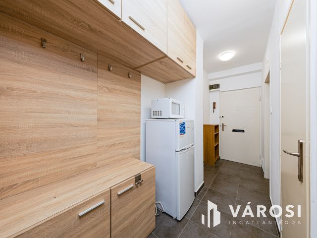Kétszobás erkélyes albérlet a BTK és TIK közelében