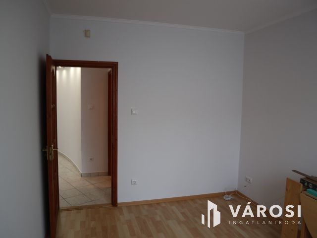 Kiadó első emeleti lakás Új Szegeden, közel a belvároshoz!