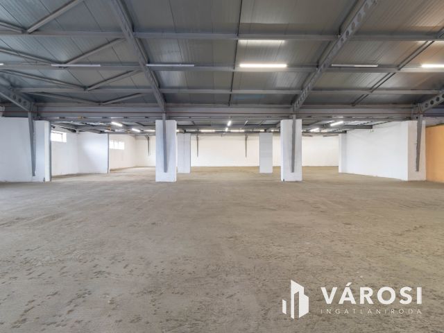 800 m2-es raktár irodablokkal M0 lehajtótól 3 km-re